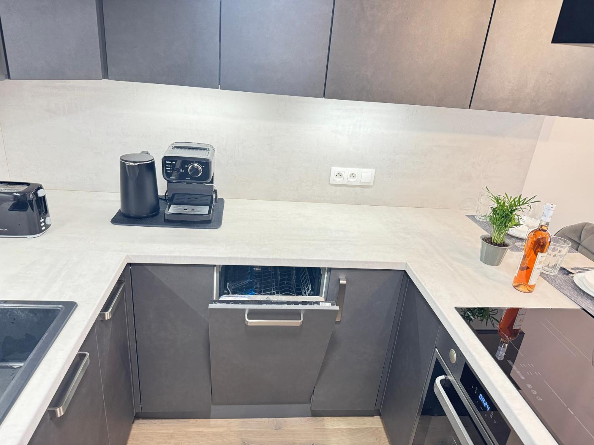 Free Parking - Cozy Apartment Near Vysehrad Railway Bridge Praga Esterno foto